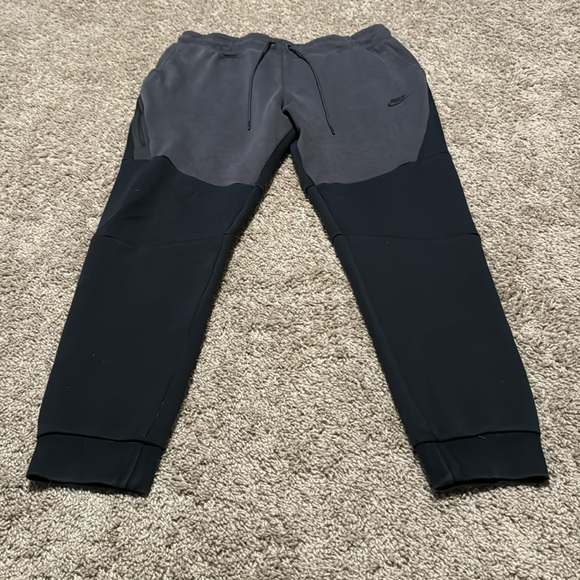 Nike Slim Fit Joggers - Picture 1 of 6